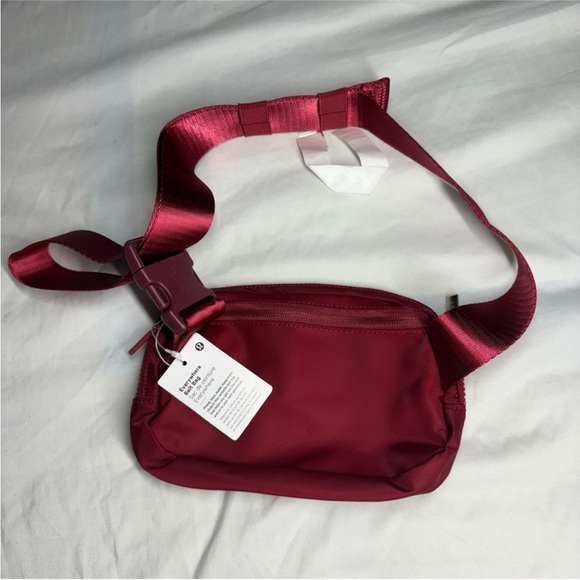 Lululemon “Wine Red” Cossbody Waist Belt Bag. Adjustable 1L - Picture 4 of 4